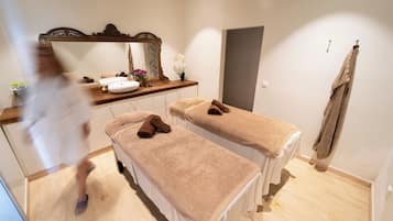 Salas para tratamentos a dois, sauna seca, banheira de hidromassagem