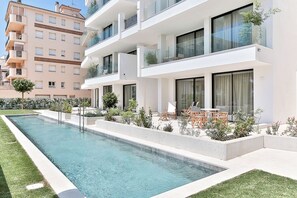 Indoor pool, outdoor pool, open 9:00 AM to 8:00 PM, sun loungers - ECO-APARTMENTS LA MARINEDA & HOTEL THALASSA SPORT & SPA (Roses)