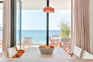 Deluxe Penthouse | Private kitchen | Full-size fridge, microwave, oven, stovetop