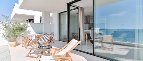 Deluxe Penthouse | 1 bedroom, premium bedding, down comforters, in-room safe