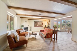Smart TV - Brand New 2 Bed/2.5 Bath Renovation, Centrally Located in Sedona (Sedona)