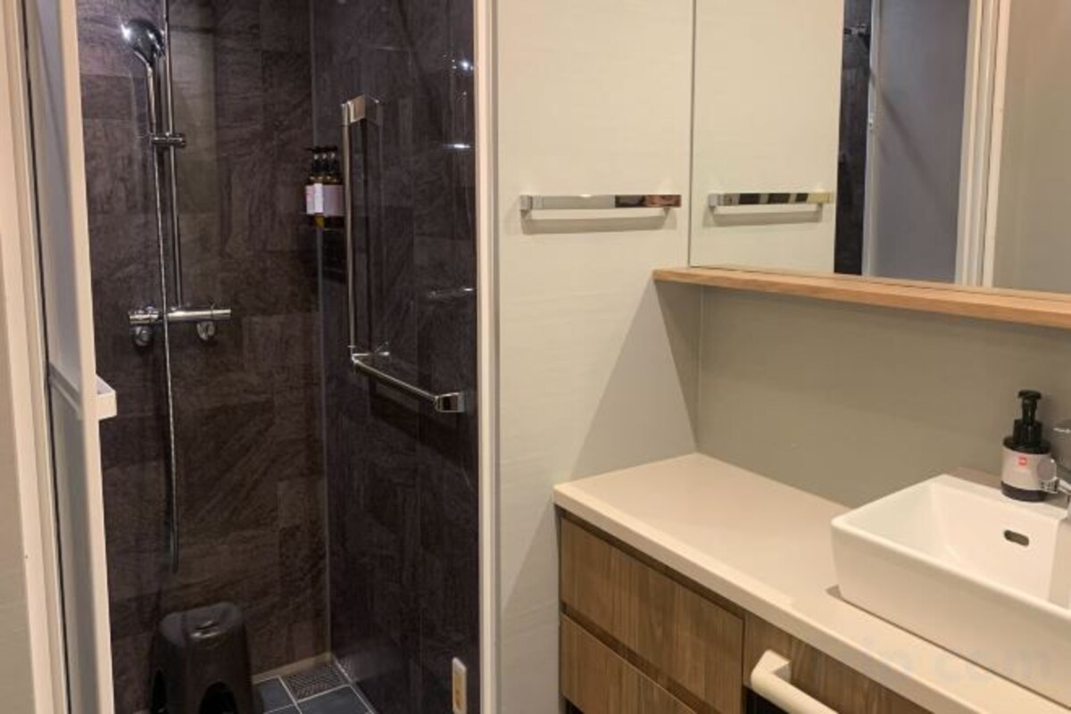 Bathroom | Hair dryer, bidet, towels, soap
