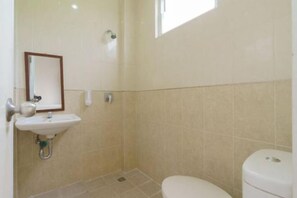 Bathroom - Mango Suites Kuningan (South Jakarta)