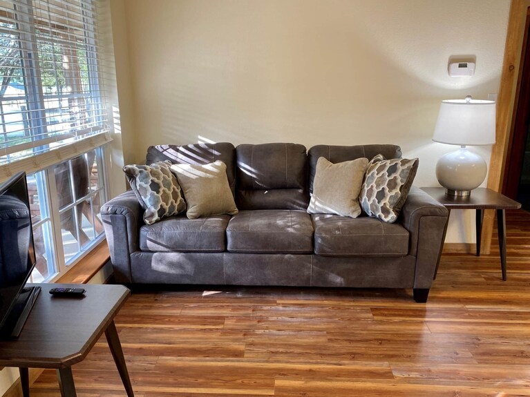 Cabin B At Casa Blanca, 1br/1ba, Sleeps 4, Porch, Grill - Hunt, TX