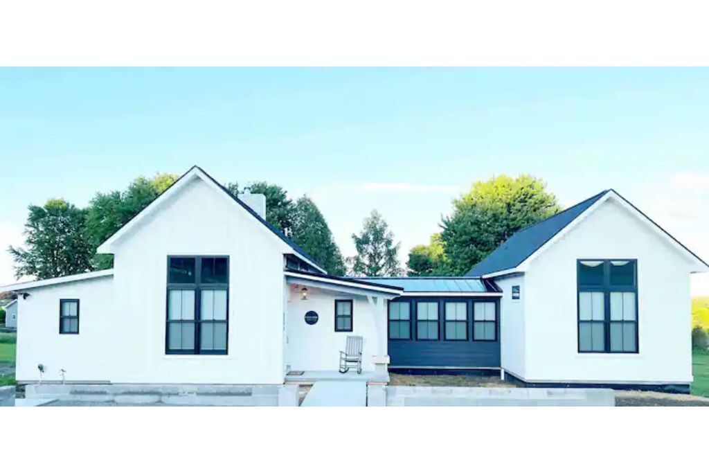 Modern Farmhouse Fast Wifi, Hot Tub, Gym, Fireplace, Cozy