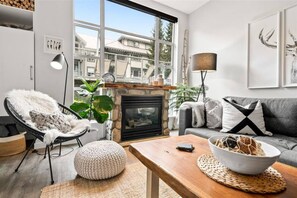 Télévision, cheminée