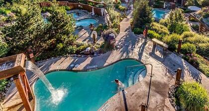 Upper Village Spacious 1BRM: Sleeps 4,Near Restaurants and Gondola!