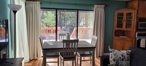 Interior - Country Acres  Retreat/ Minutes away from golf, Rogue River, historic G street (Grants Pass)