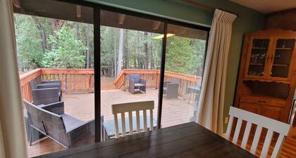 Country Acres Retreat/ Minutes away from golf, Rogue River, historic G street