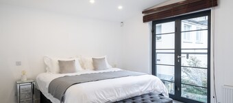 SUPERB 3 BEDROOM AND OFFICE COVENT GARDEN HOUSE