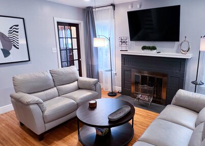 4 Bedroom, 2 Bathrooms, Remodeled Home, 5 Minutes From Niagara Falls State Park