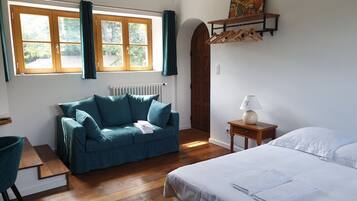1 bedroom, iron/ironing board, travel crib, WiFi