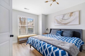 2 habitaciones, escritorio, tabla de planchar con plancha y wifi 