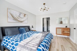 2 bedrooms, desk, iron/ironing board, WiFi