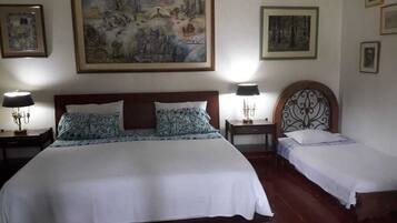 6 bedrooms, desk, free WiFi, bed sheets