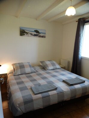 3 bedrooms, iron/ironing board, free WiFi, bed sheets