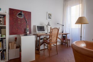 Interior - 1840 Moro Apartment Renovated (Roma)