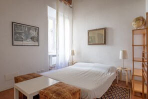 1 bedroom, iron/ironing board, free WiFi, bed sheets - 1840 Moro Apartment Renovated (Roma)