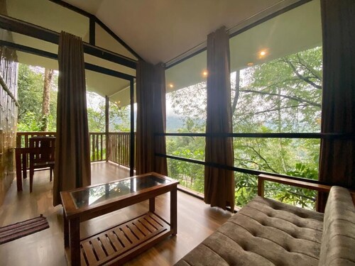Illi Villa Cozy Bamboo claded Nature friendly cottage in Munnar in Spices farm 