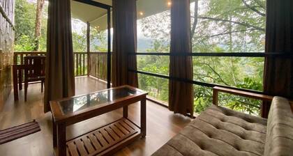 Illi Villa Cozy Bamboo claded Nature friendly cottage in Munnar in Spices farm