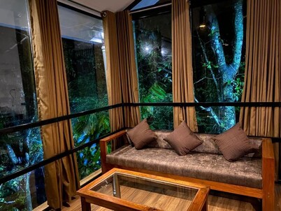 Illi Villa Cozy Bamboo claded Nature friendly cottage in Munnar in Spices farm 