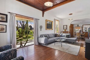 TV - Aranui palms - Mapua Holiday Home (Mapua)