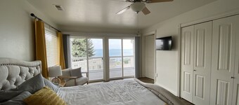 Lakefront Oasis - Lakefront w/ Views, Private Shared Dock, Wrap Around Deck