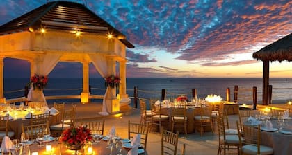 Luxurious Penthouse Suite on the Ridge or Beachfront side- Playa Grande Resort