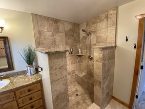 Combined shower/bathtub, hair dryer, towels, soap