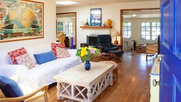 TV, lareira, DVD player, escritórios