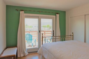 3 habitaciones, escritorio, tabla de planchar con plancha y wifi 
