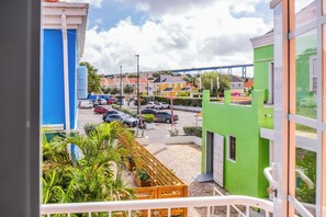 Deluxe Double Room, 1 Queen Bed, Non Smoking, Private Bathroom