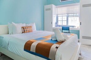 Kahden hengen deluxe-huone, 1 keskisuuri parisänky, tupakointi kielletty, oma kylpyhuone | Allergiatestatut vuodevaatteet, untuvapeitot, tallelokero huoneessa