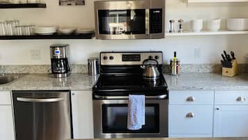 Frigorífic, microones, forn i placa de cuina