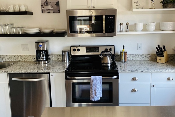 Refrigerador, microondas, horno, placa de cocina