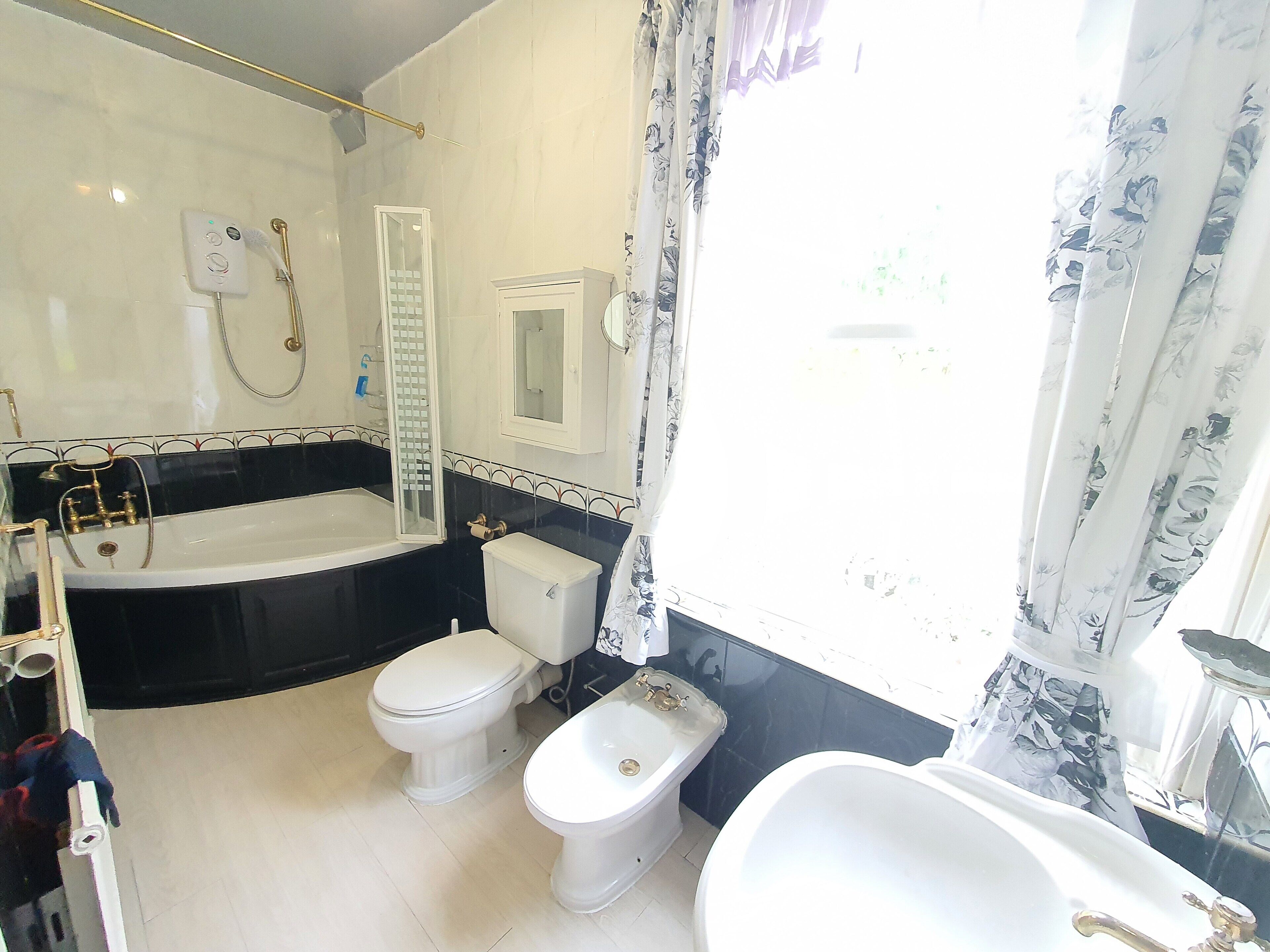Combined shower/bathtub, hair dryer, towels, soap