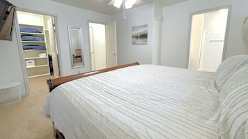 3 bedrooms, desk, iron/ironing board, travel crib