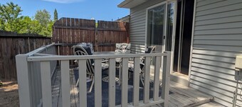The Hideout-Single Level 2BR/2BA Townhouse near Highland!