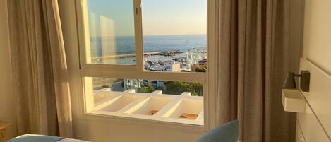 2 bedrooms, iron/ironing board, travel cot, WiFi