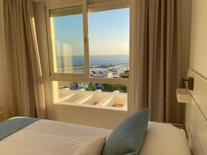 2 slaapkamers, een strijkplank/strijkijzer, reisbedje, wifi