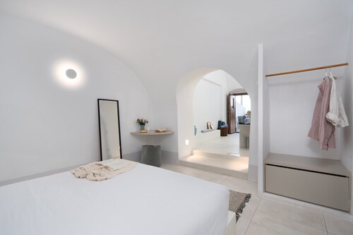Kalyva House in center of Oia