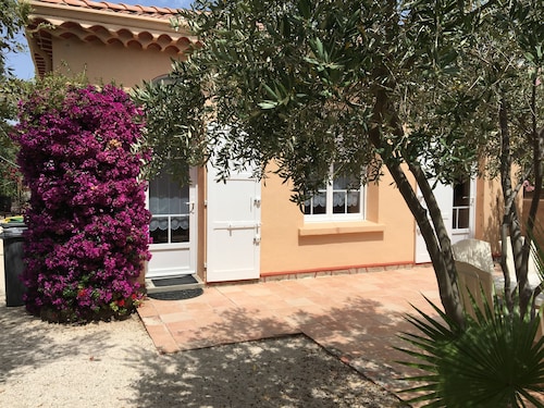 Villa indépendante dans quartier résidentiel, plage et commerces à proximité