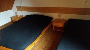 2 makuuhuonetta, silitysrauta/-lauta, pääsy pyörätuolilla