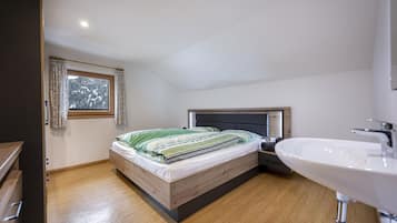 2 bedrooms, free WiFi, bed sheets