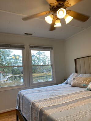 4 bedrooms, WiFi, bed sheets