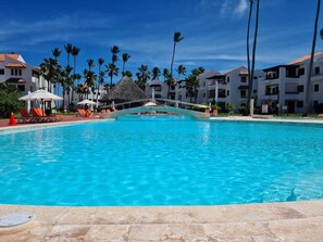 حمّام سباحة خارجي