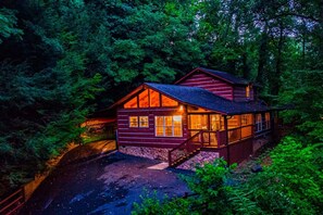 Exterior - Private, 1 mile to Downtown, Hot Tub, Firepit (Gatlinburg)