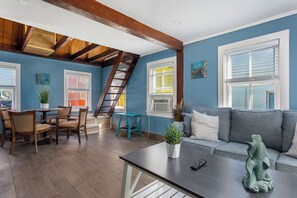 Living area - Cabin at the Beach (Ocean City)