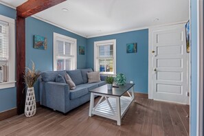 Living area - Cabin at the Beach (Ocean City)