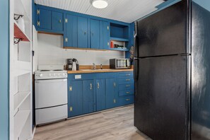 Private kitchen - Cabin at the Beach (Ocean City)